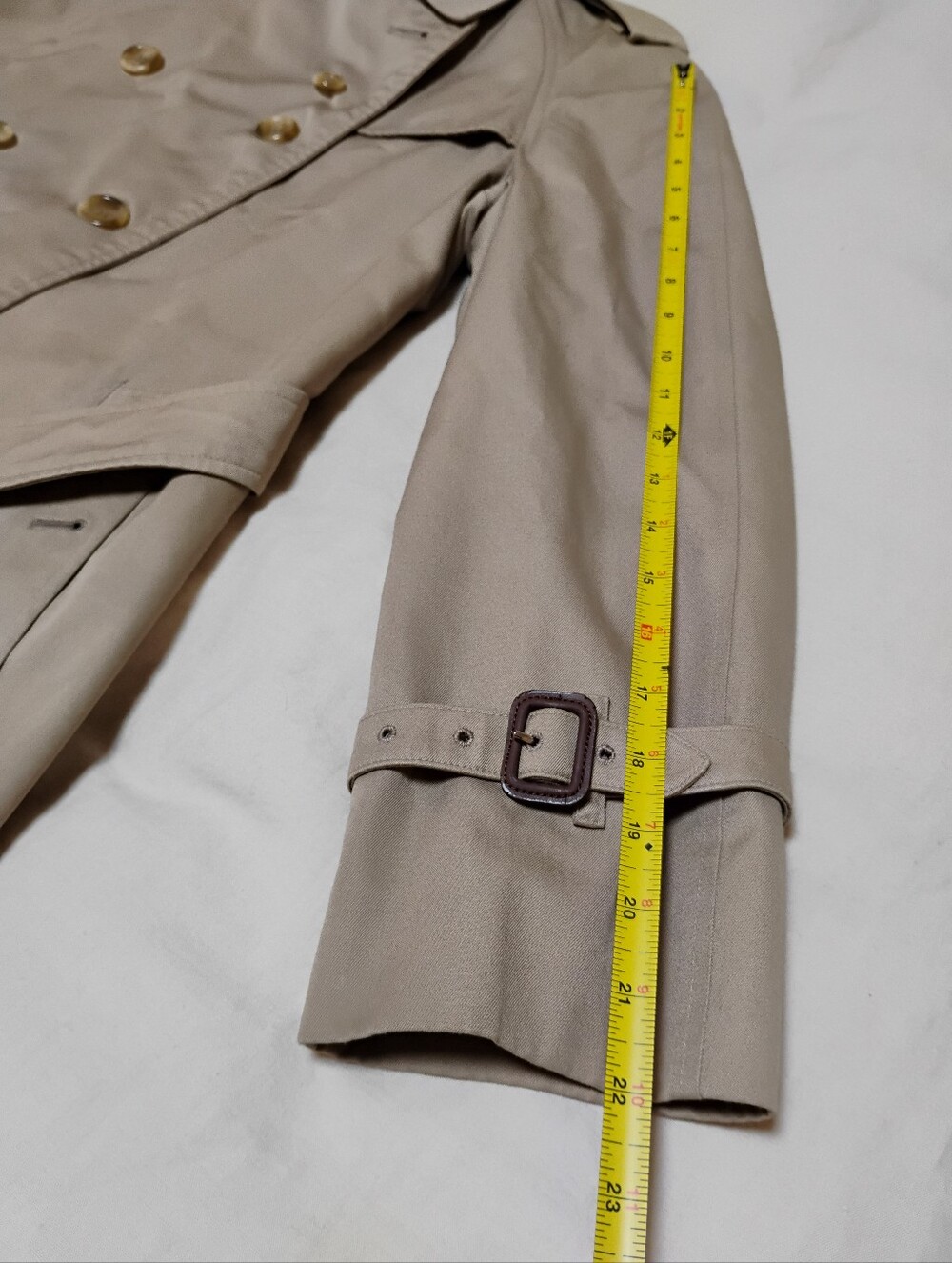 Vintage Burberry Beige Trench Coat with Signature Plaid Lining - Picture 11 of 11
